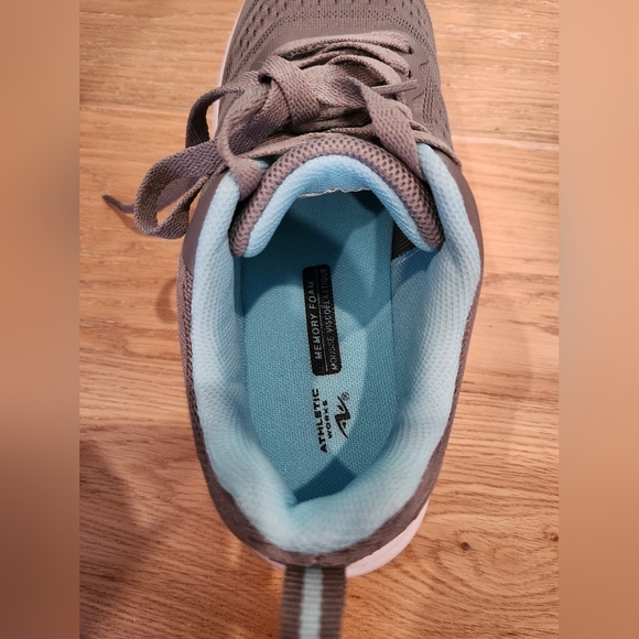 ATHLETIC WORKS | NWOT Memory Foam sneakers - Picture 6 of 7